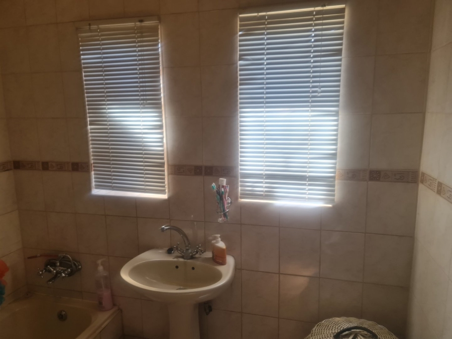 4 Bedroom Property for Sale in Oos Einde North West